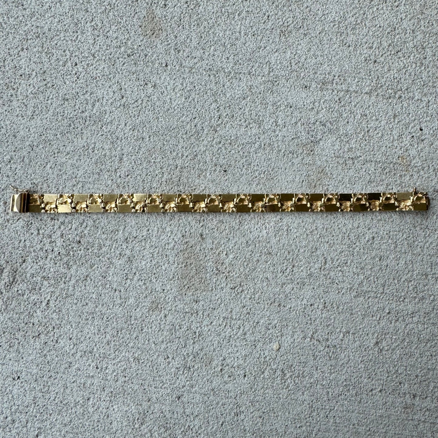Late 1980’s-Early 90’s Solid 14k Yellow Gold Hinged Nugget Link Bracelet (8.25”)