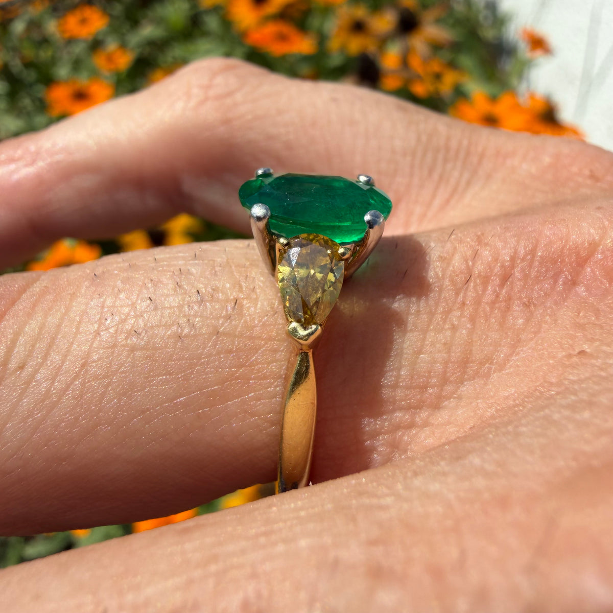 Vintage Solid 18k Yellow Gold and Platinum 2.0ctw Natural Emerald and Fancy Yellow Diamond Trilogy Ring (7.5)