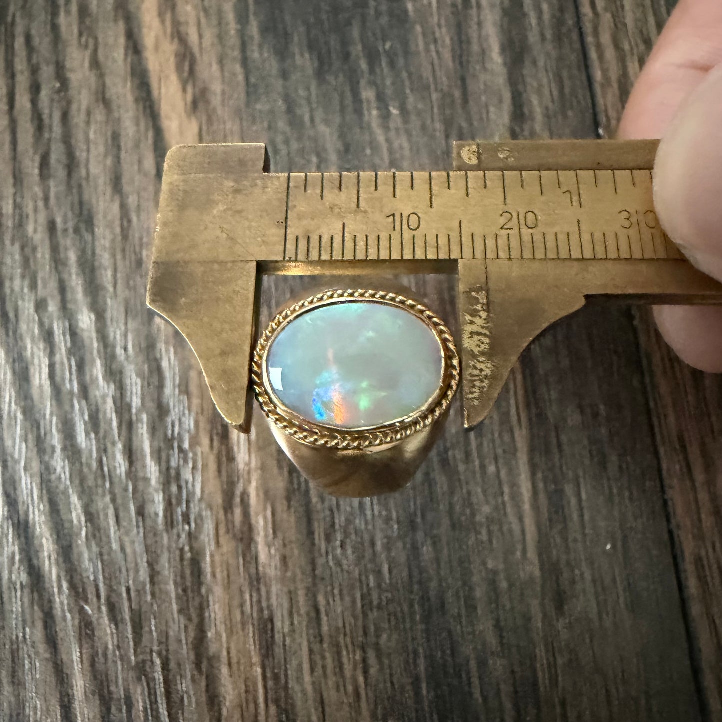 Vintage Solid 18k Yellow Gold Large Australian Opal Signet Ring (8)