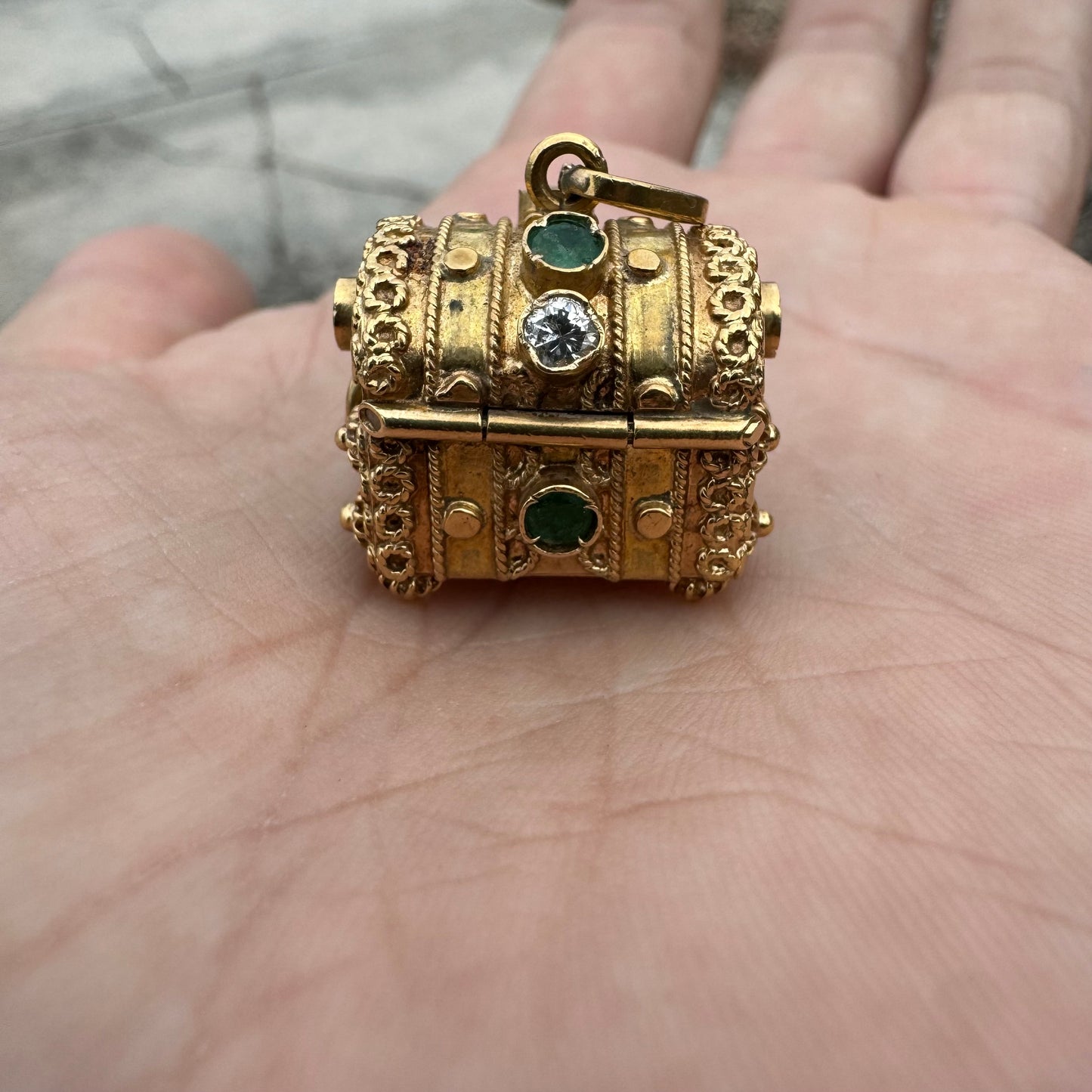 Mid-Century 18k Italian Yellow Gold Natural Emerald And Diamond Treasure Chest Pendant