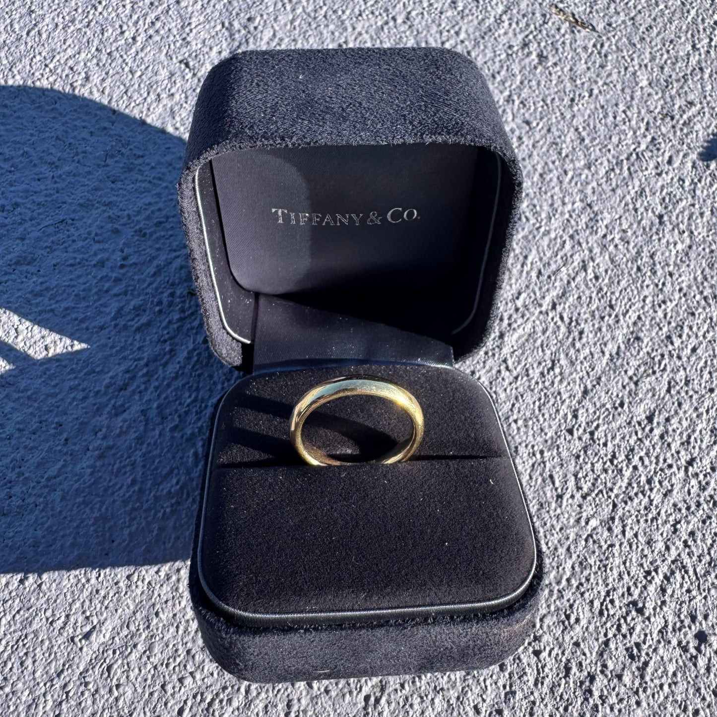 Vintage Tiffany & Co. Solid 18k Yellow Gold Donut Band Ring (10)
