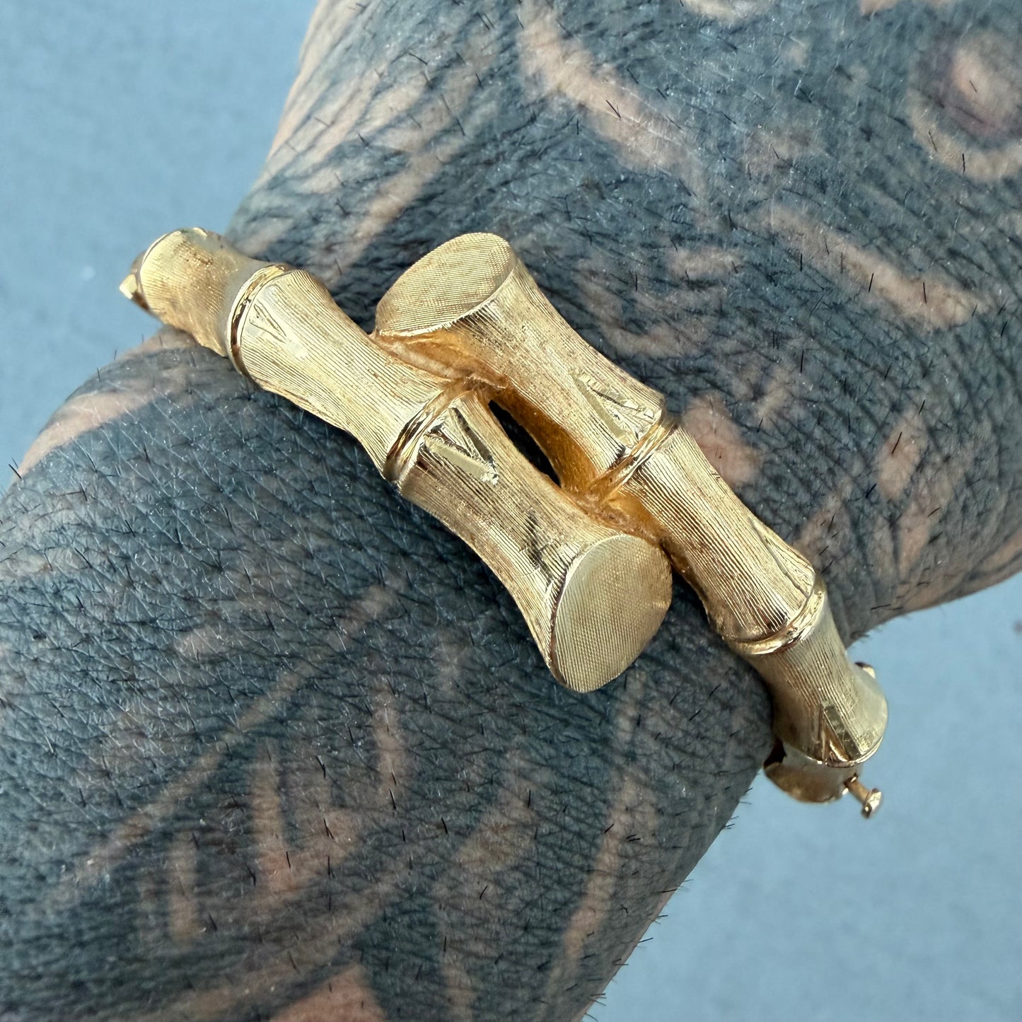 Vintage Designer Made Solid 14k Yellow Gold Bypass Bamboo Hinged Bangle Bracelet (5.75”-6.75”)