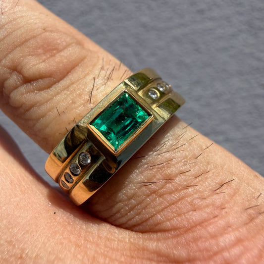 1980’s New Old Stock Solid 18k Yellow Gold 1.0ctw Natural Columbian Emerald and VS Diamond Ring (7)