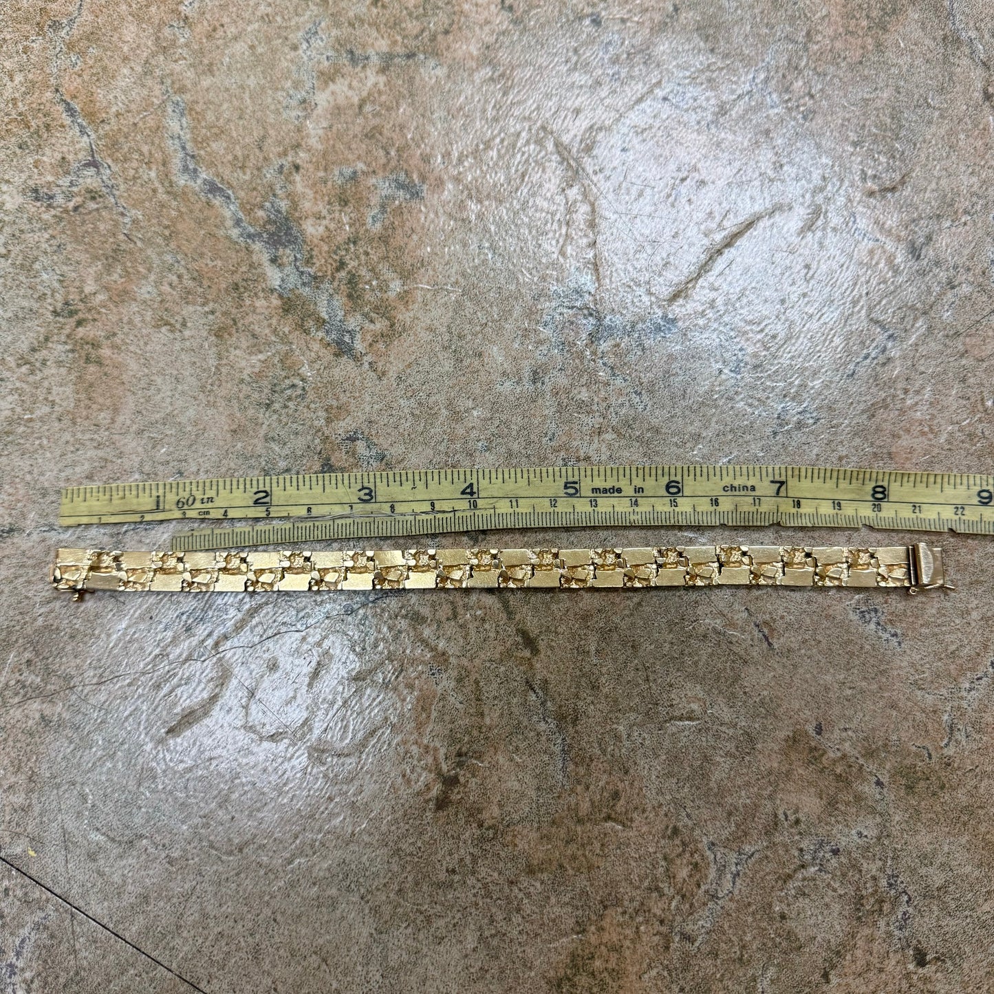 Late 1980’s-Early 90’s Solid 14k Yellow Gold Hinged Nugget Link Bracelet (8.25”)