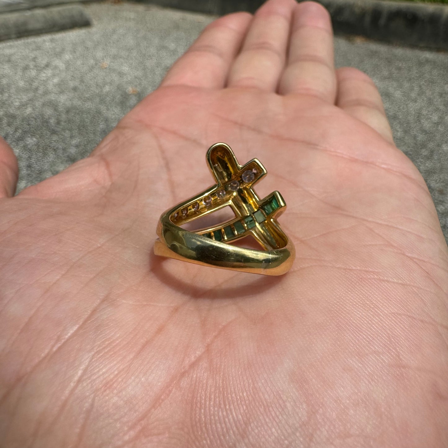 Vintage Custom Made 18K Yellow Gold .50CTW VVS-1 Natural Diamond And .70CTW Columbian Emerald Modernist Ring (5.5)