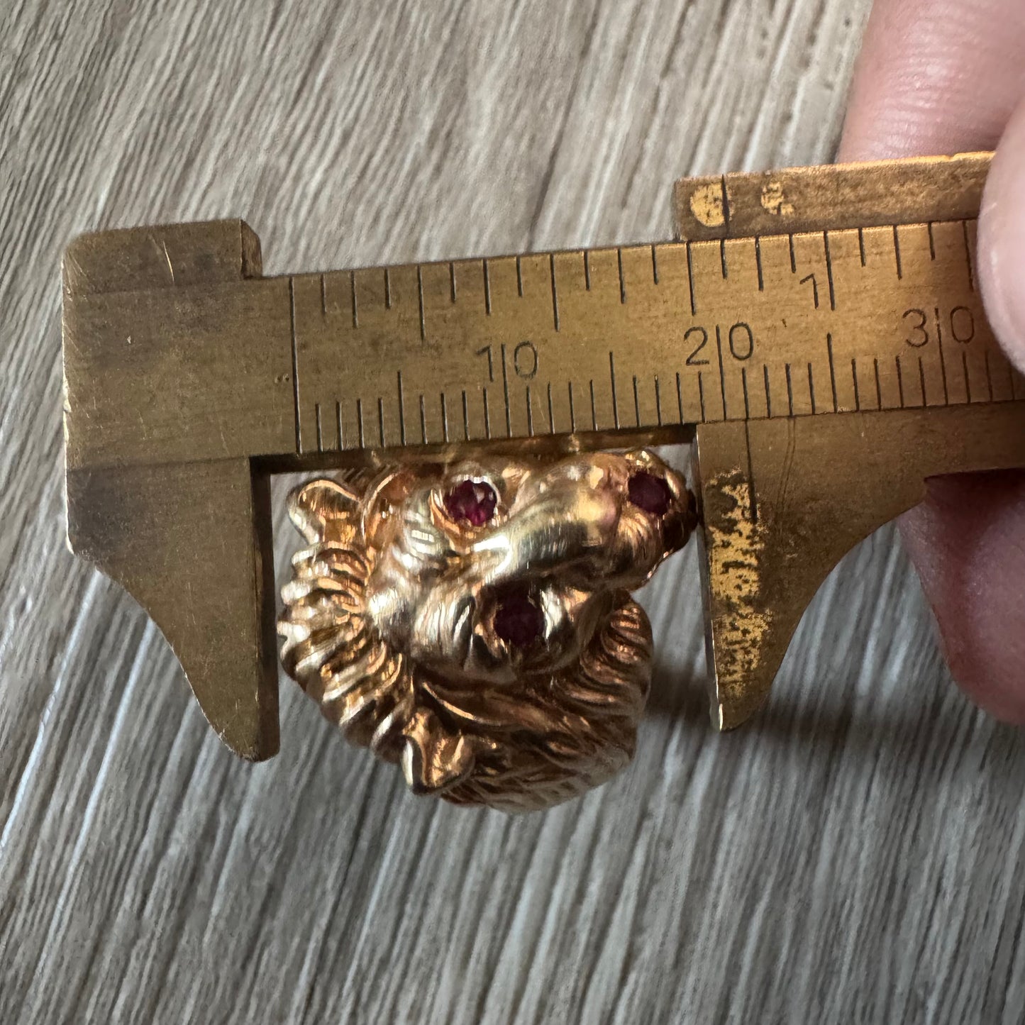 1970’s Solid 14k Yellow Gold Natural Ruby Encrusted Lion Ring (10.75)