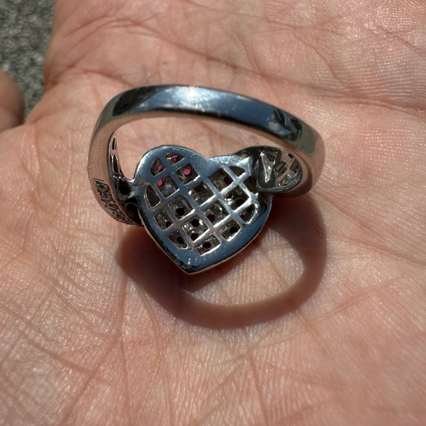 Immaculate 14k White Gold Natural Diamond And Ruby Flooded Banner Heart Ring (8)