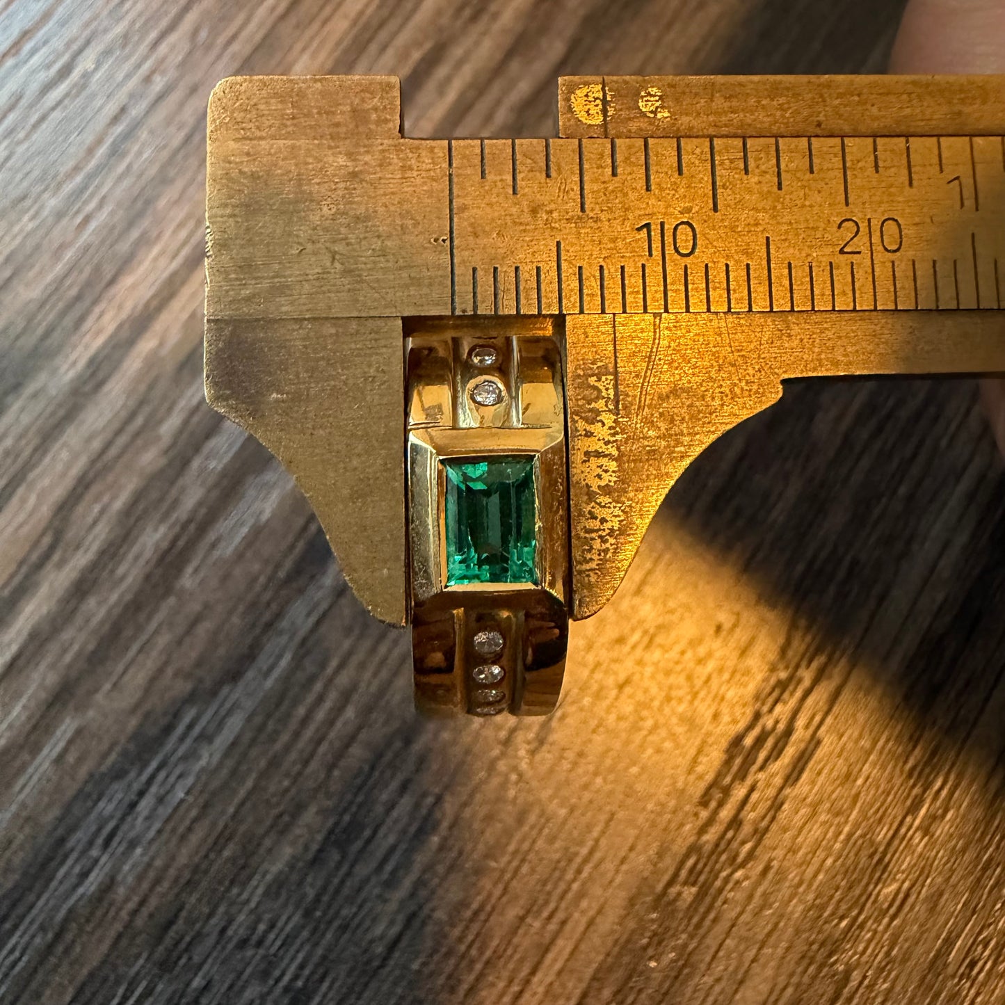 1980’s New Old Stock Solid 18k Yellow Gold 1.0ctw Natural Columbian Emerald and VS Diamond Ring (7)
