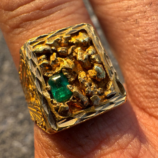 Antique Handcrafted Solid 18k Yellow Gold Columbian Emerald Raw Natural Gold Nugget Signet Ring (9)