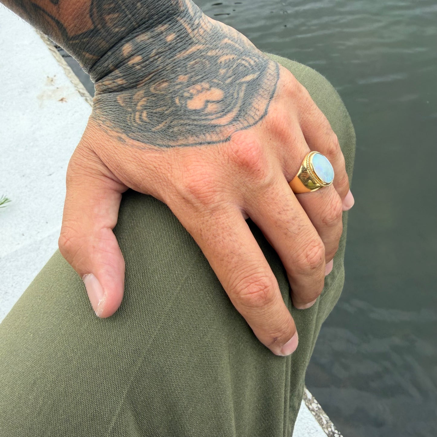 Vintage Solid 18k Yellow Gold Large Australian Opal Signet Ring (8)