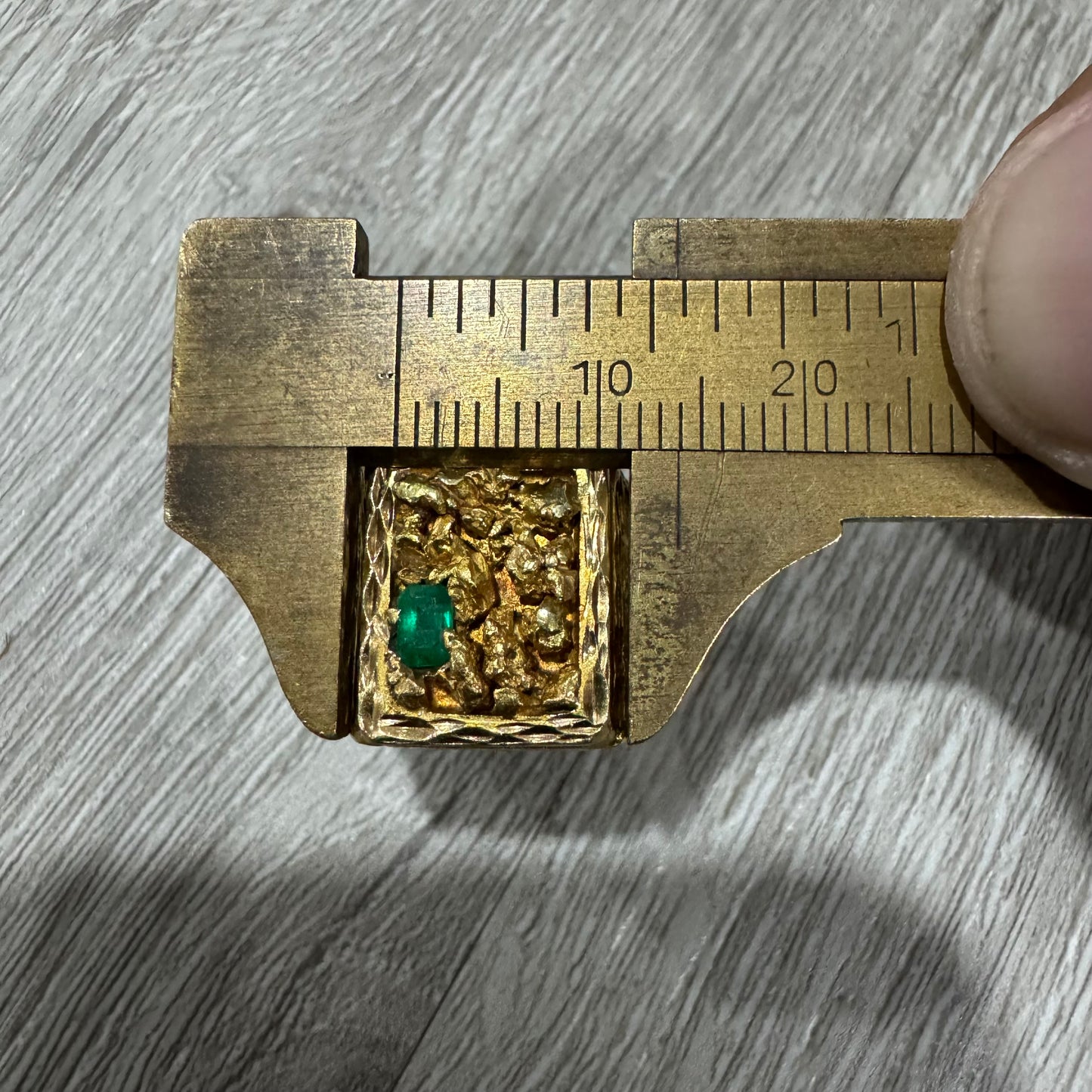 Antique Handcrafted Solid 18k Yellow Gold Columbian Emerald Raw Natural Gold Nugget Signet Ring (9)