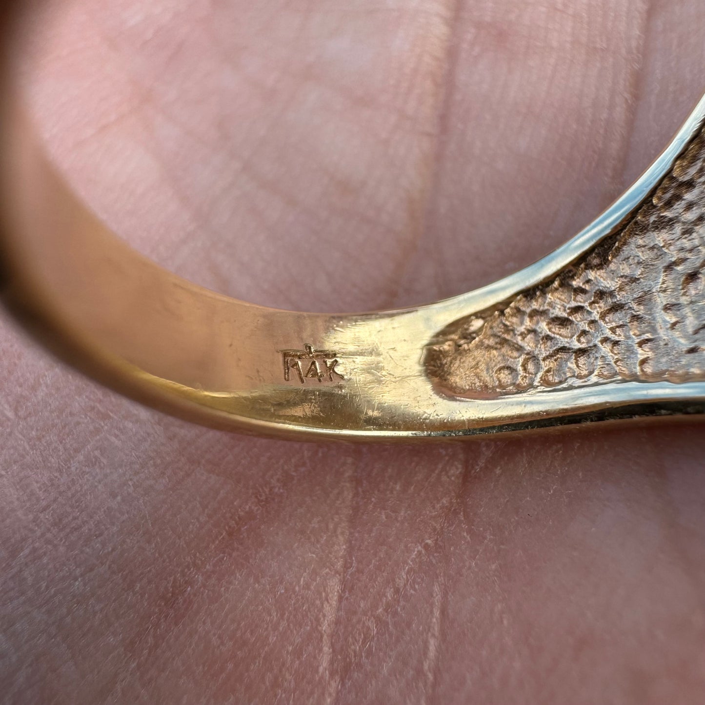 1970’s/80’s Solid 14k Gold .65ctw Natural Diamond Encrusted Good Luck Horseshoe “Gamblers” Ring (8.5)