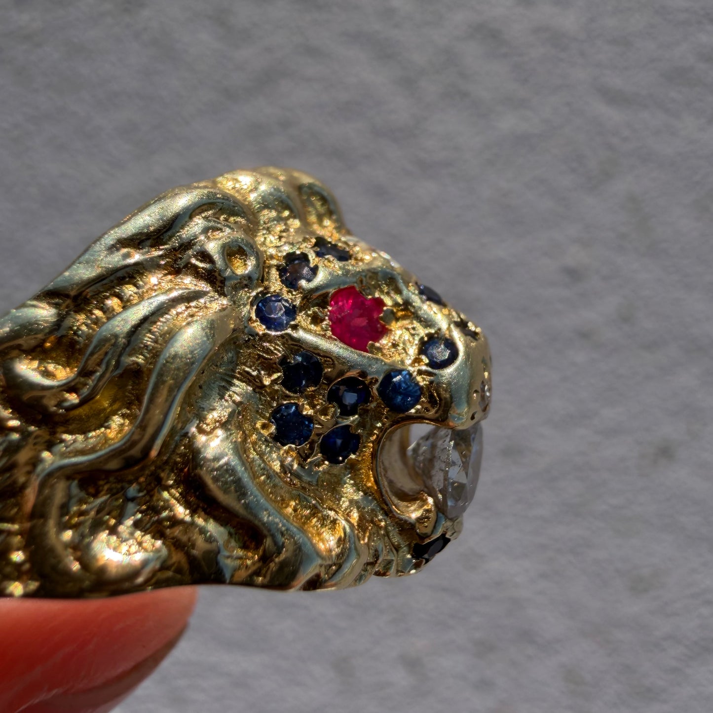 Vintage Solid 14k Yellow Gold Natural Diamond And Sapphire Encrusted Lion Ring (10.5)