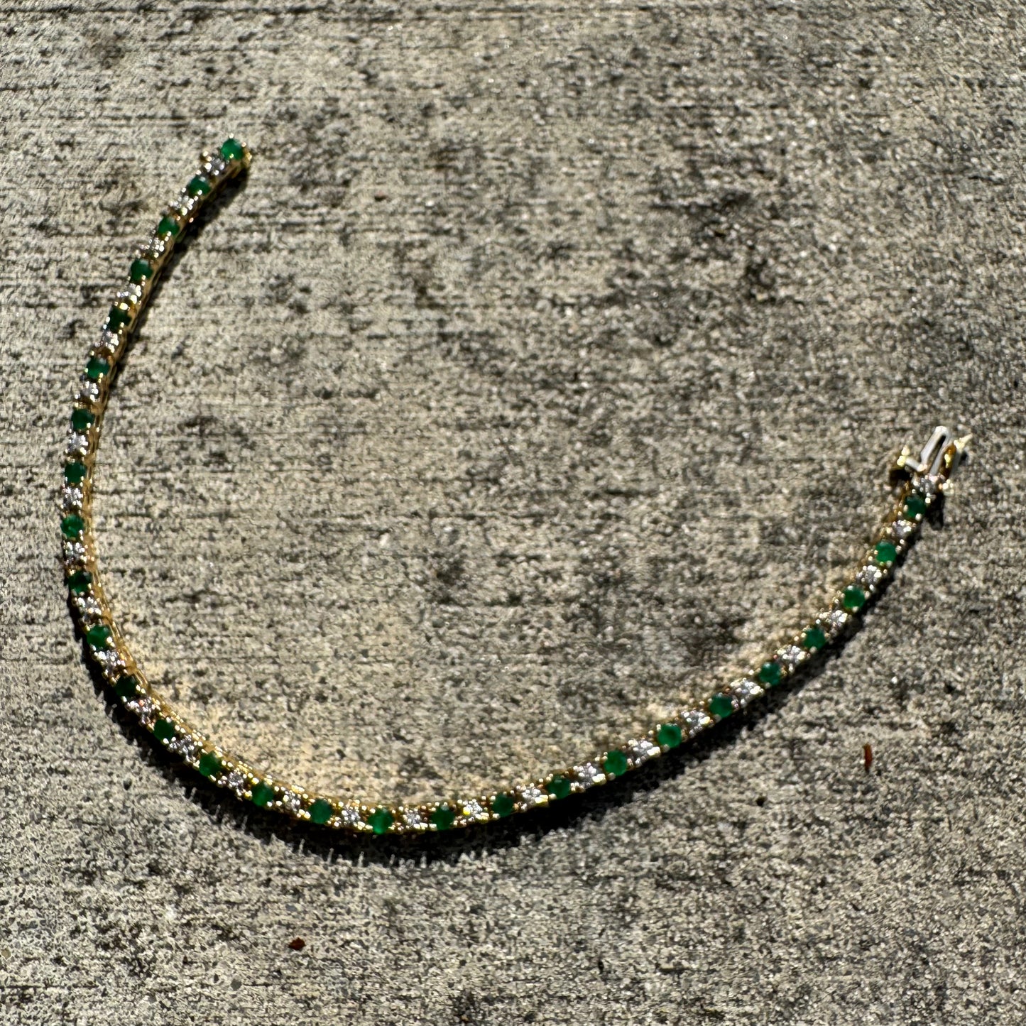 Vintage 14k Yellow Gold 2.75CTW Natural Emerald And Diamond Classic Tennis Bracelet (8”)