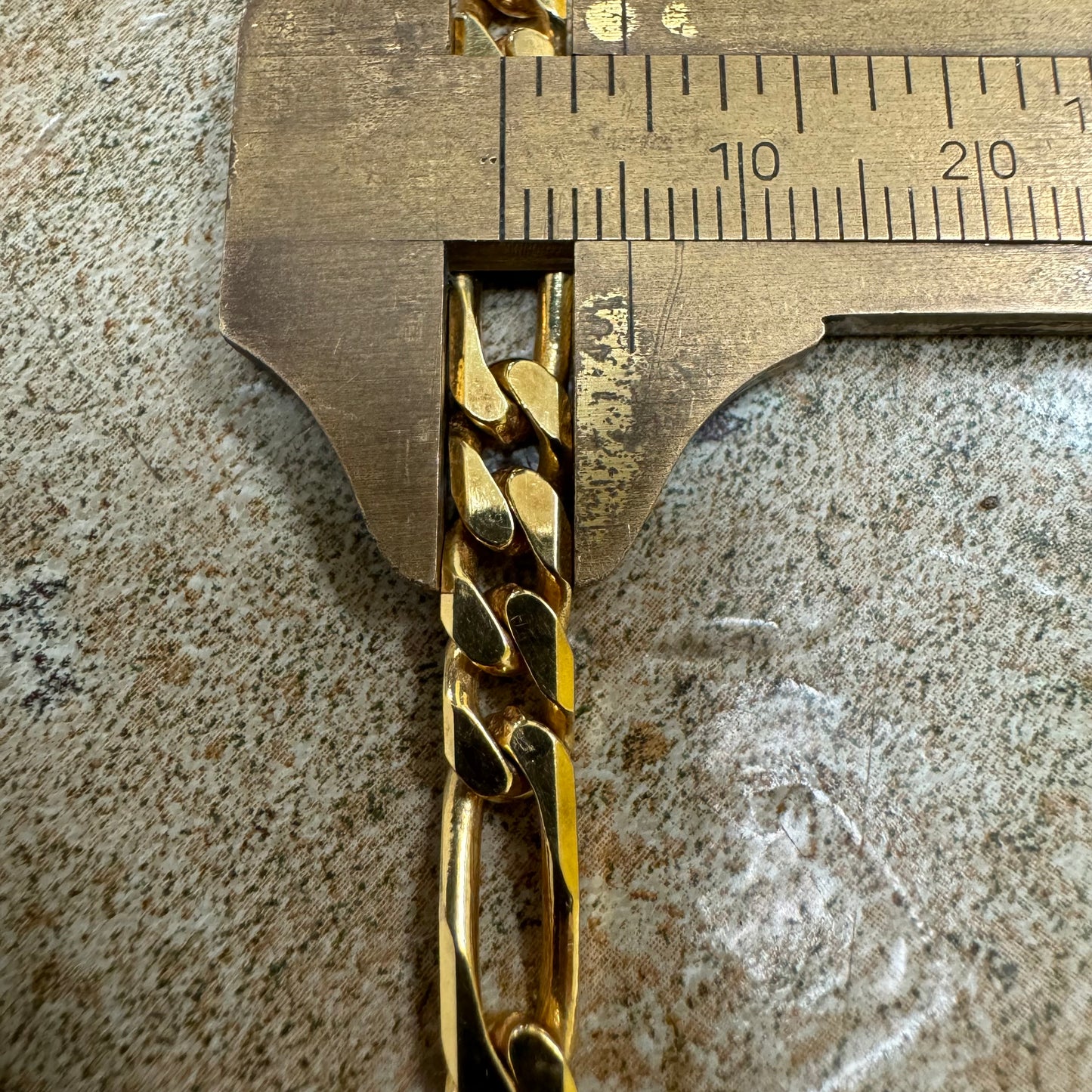 Vintage Solid 14k Yellow Gold Knife Edged Figaro Link Bracelet (8”)