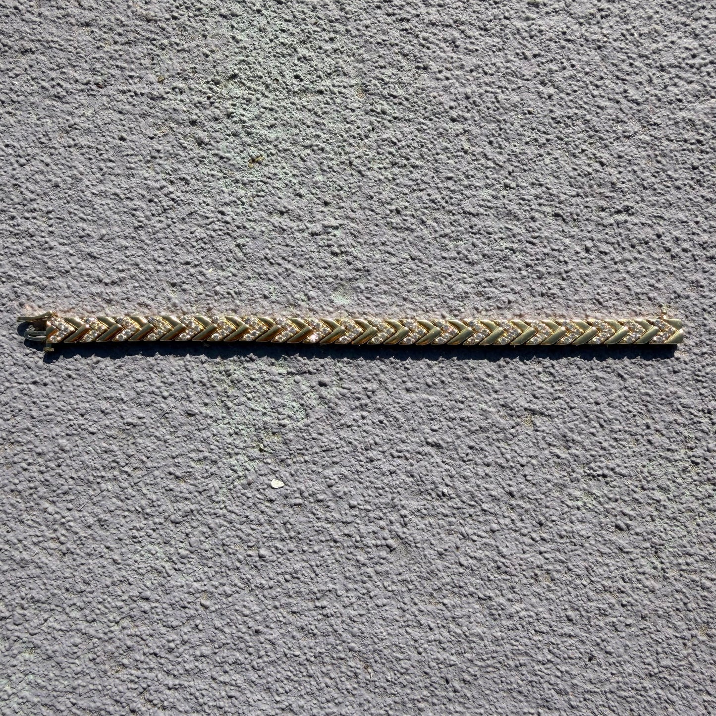 Vintage Solid 14k Yellow Gold 4.0ctw Natural Diamond Encrusted Chevron Link Bracelet (7.25”)