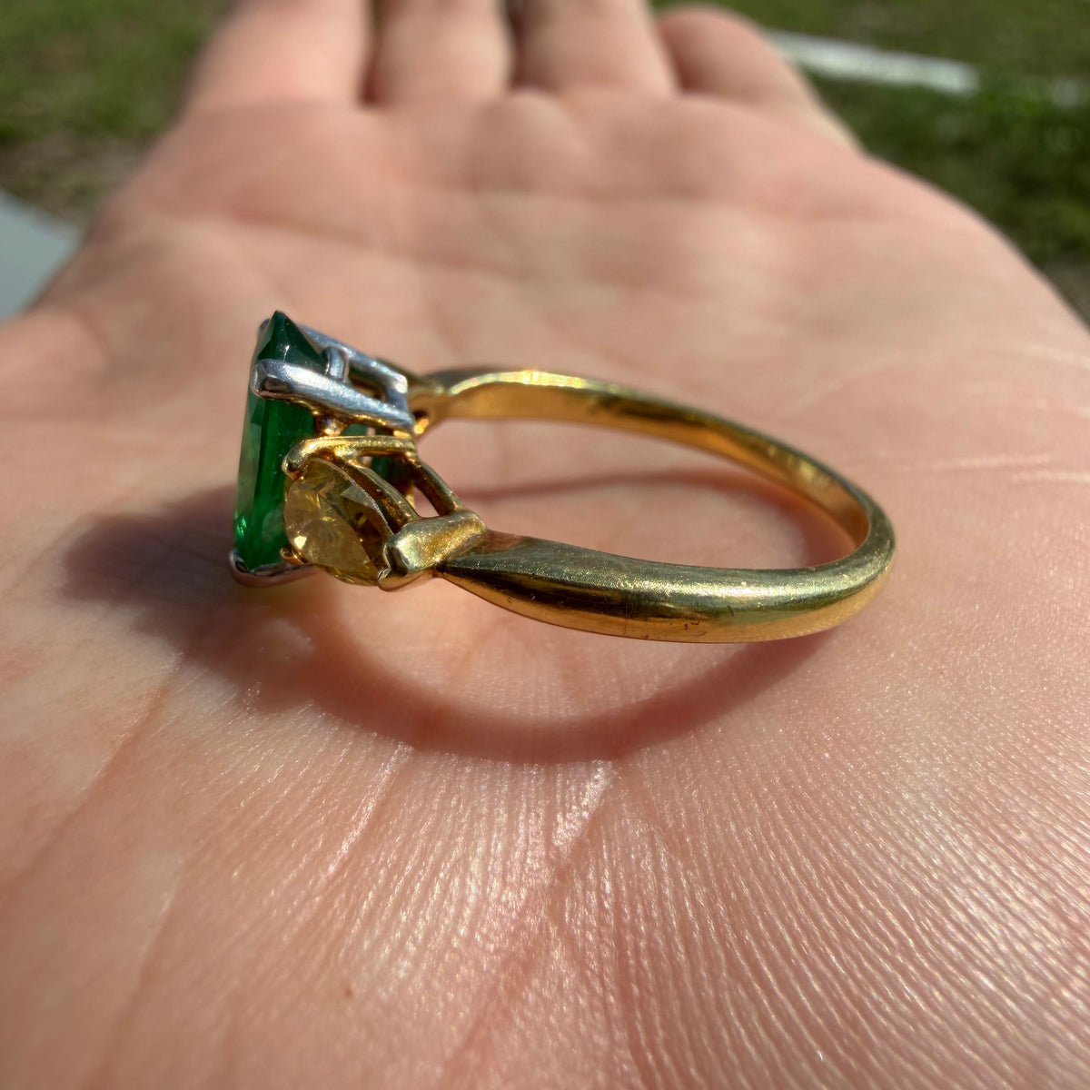 Vintage Solid 18k Yellow Gold and Platinum 2.0ctw Natural Emerald and Fancy Yellow Diamond Trilogy Ring (7.5)