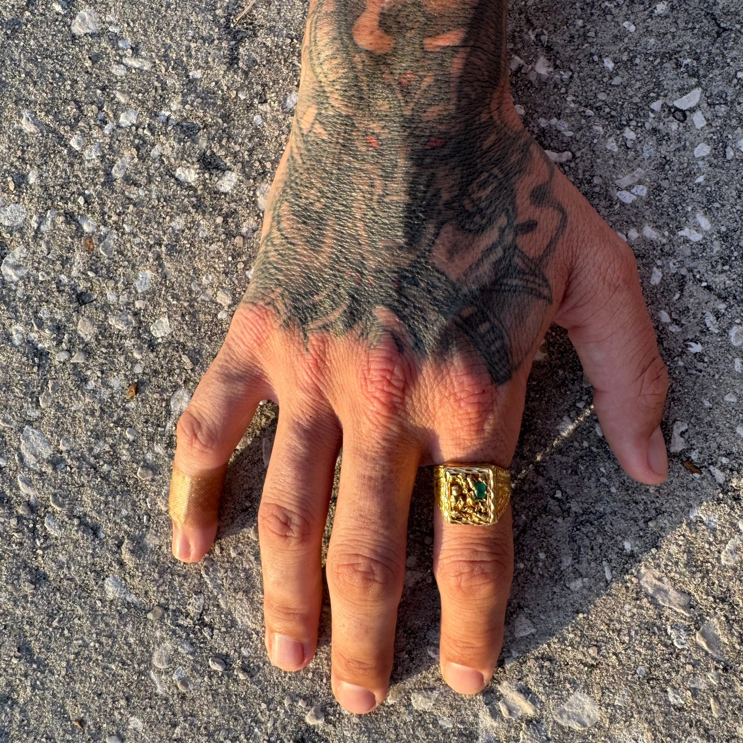 Antique Handcrafted Solid 18k Yellow Gold Columbian Emerald Raw Natural Gold Nugget Signet Ring (9)