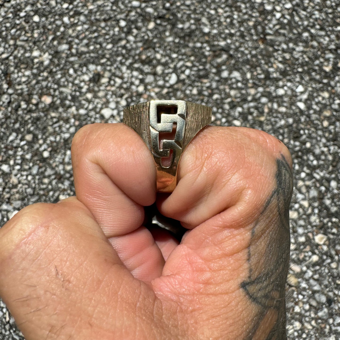 1982 22k Elizabeth 2/St. George British 1 Sovereign Coin Ring (10)