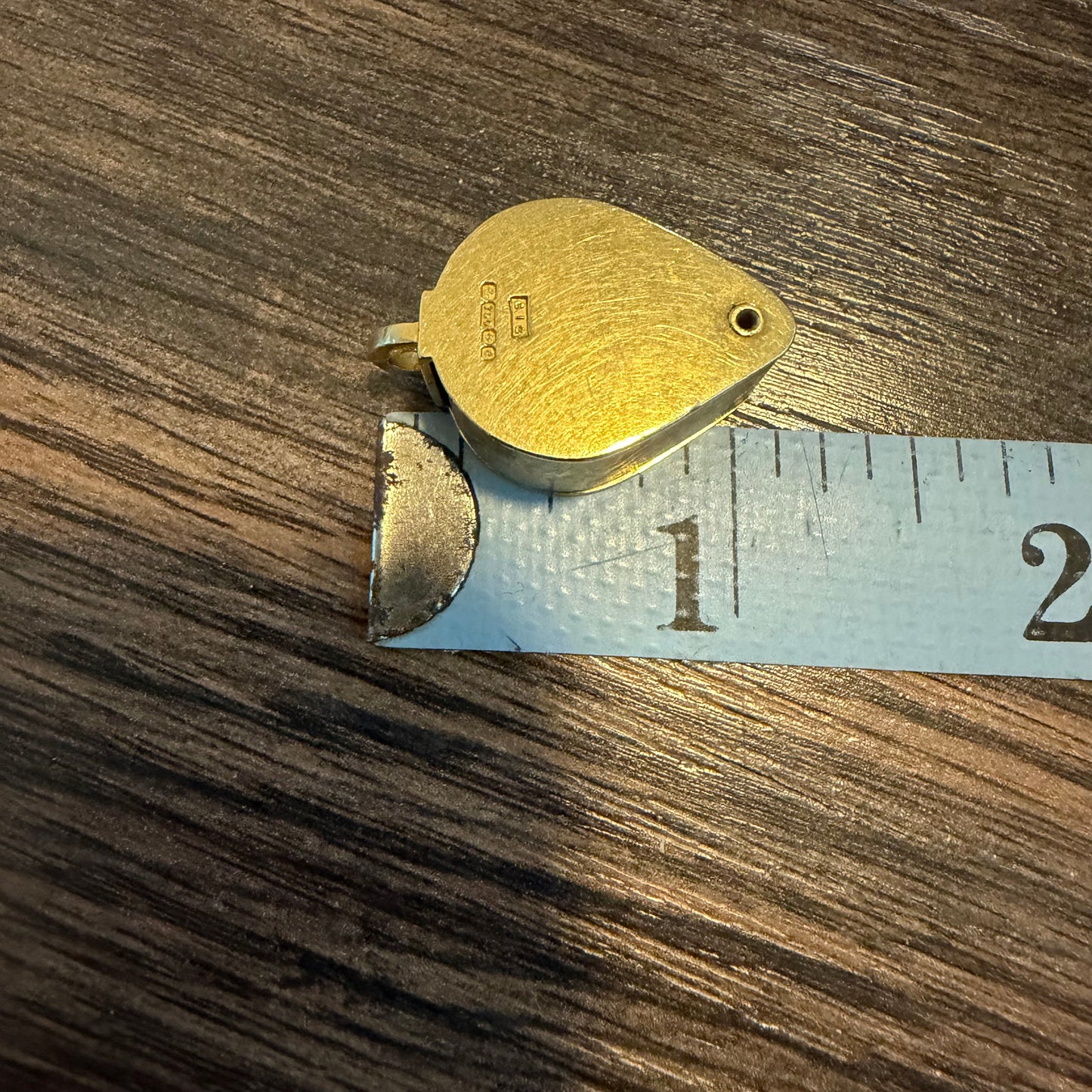 1977 Solid 18k Yellow Gold English Hallmarked Jewelers Loupe Pendant