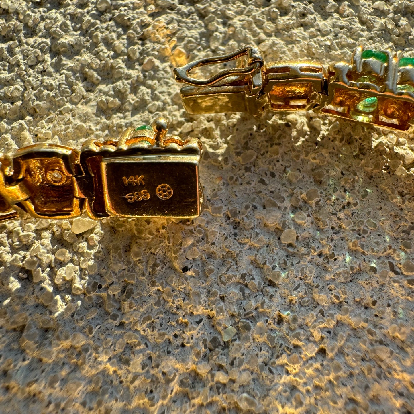 Vintage 14k High Polished Yellow Gold 7.0Ctw Natural Pear Cut Columbian Emerald And Diamond Bracelet