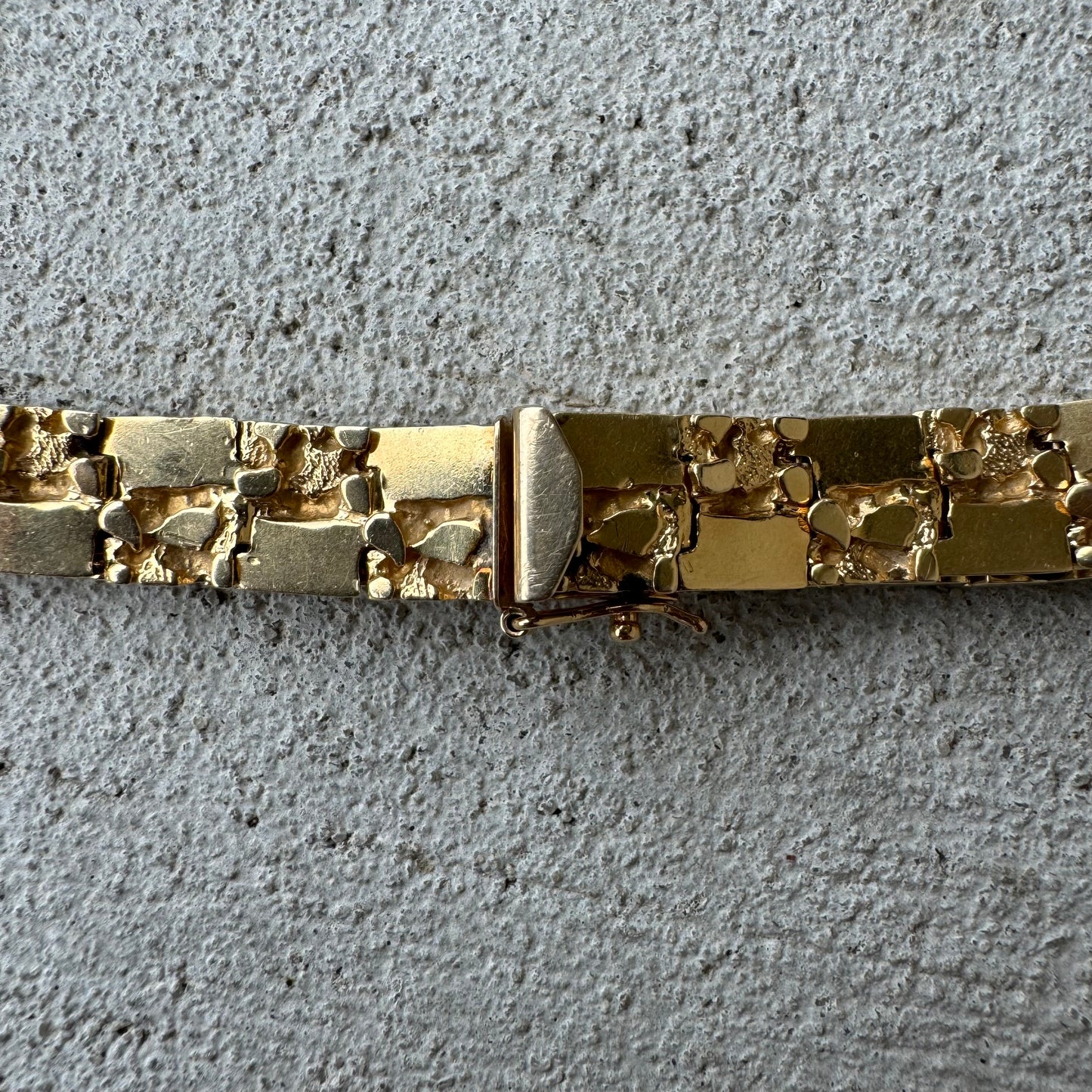Late 1980’s-Early 90’s Solid 14k Yellow Gold Hinged Nugget Link Bracelet (8.25”)