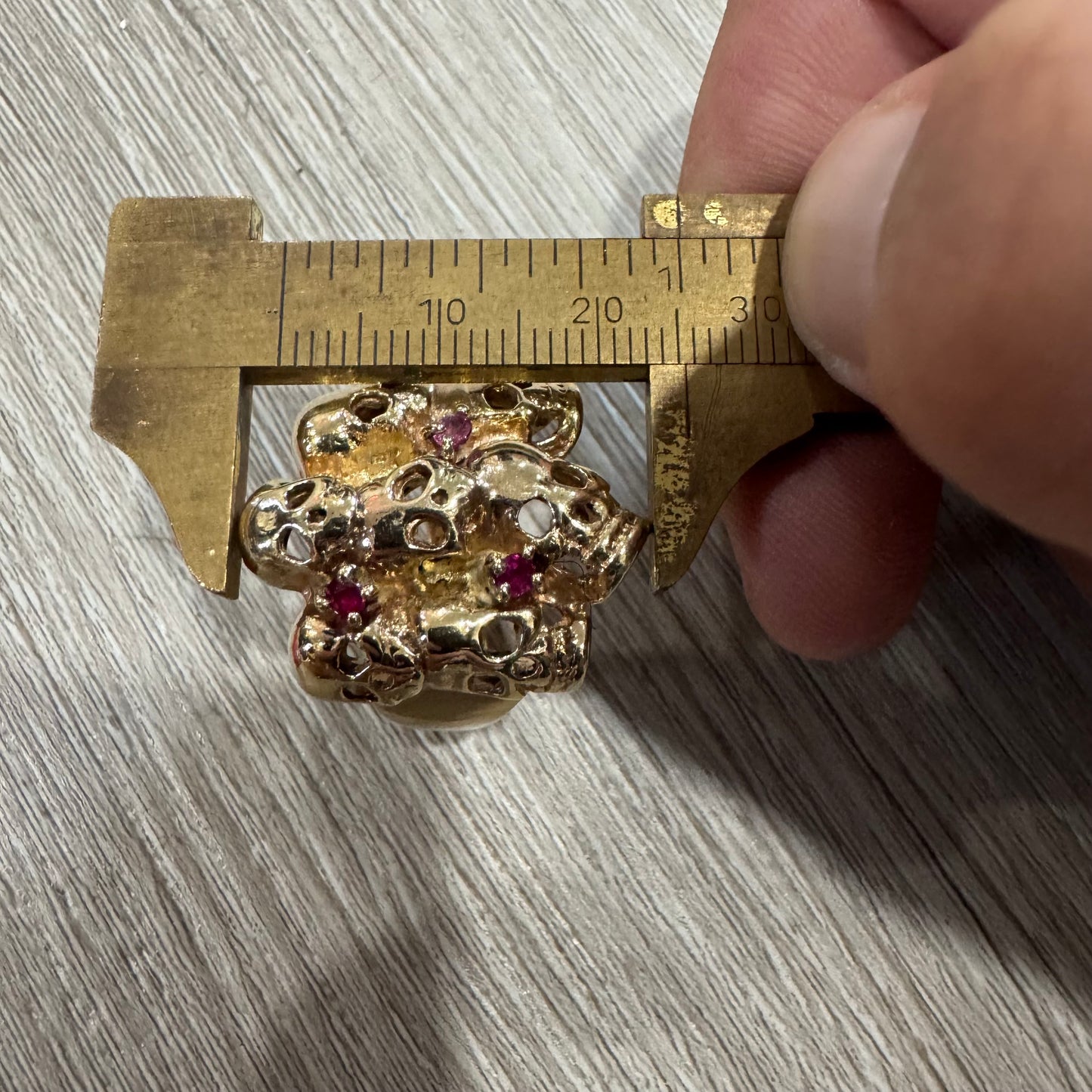 Vintage Solid 14k Yellow Gold Natural Ruby Large Skull Pile Ring (11)