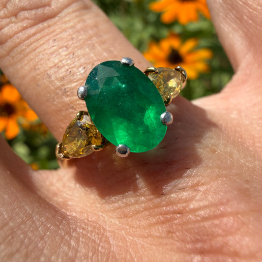 Vintage Solid 18k Yellow Gold and Platinum 2.0ctw Natural Emerald and Fancy Yellow Diamond Trilogy Ring (7.5)