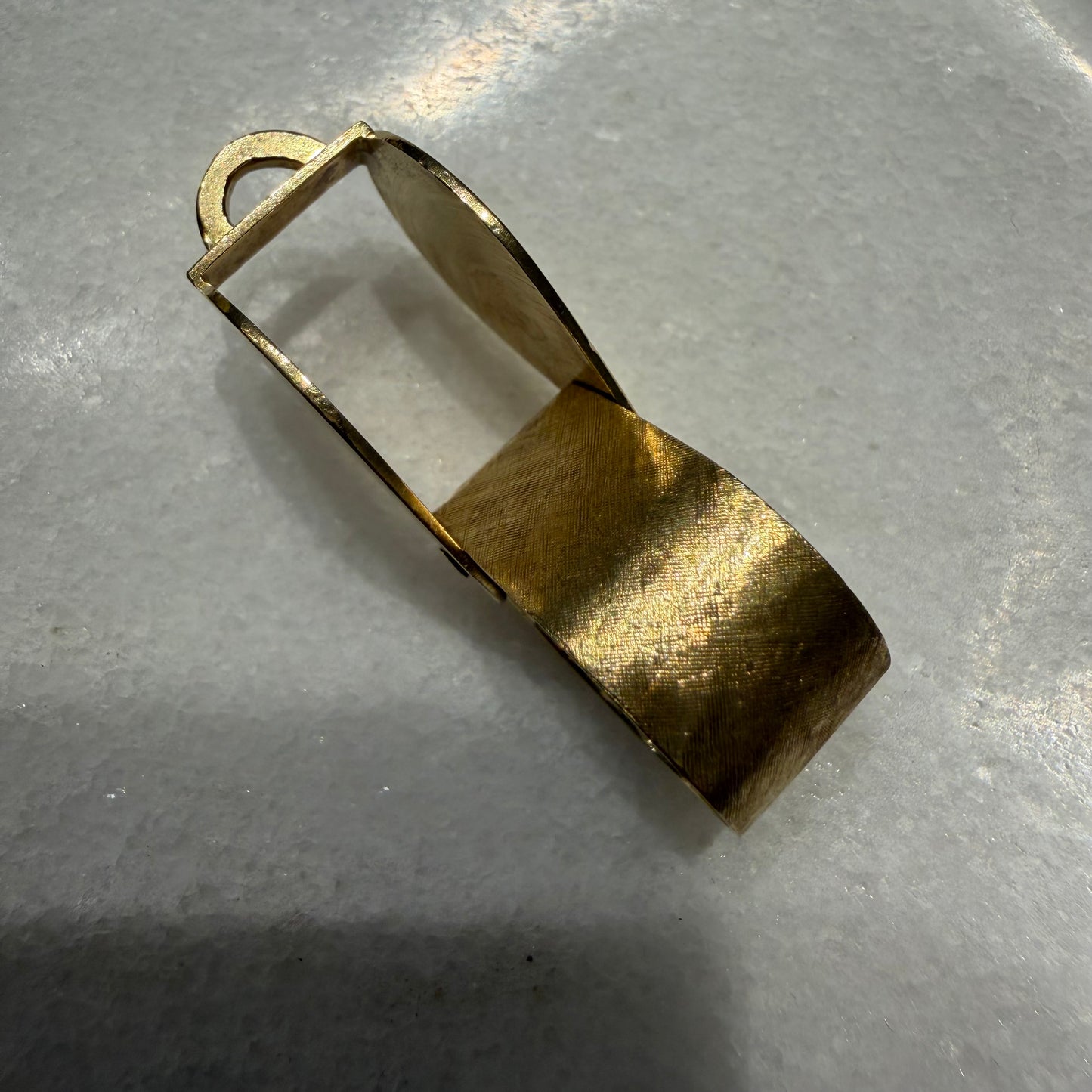 1977 Solid 18k Yellow Gold English Hallmarked Jewelers Loupe Pendant