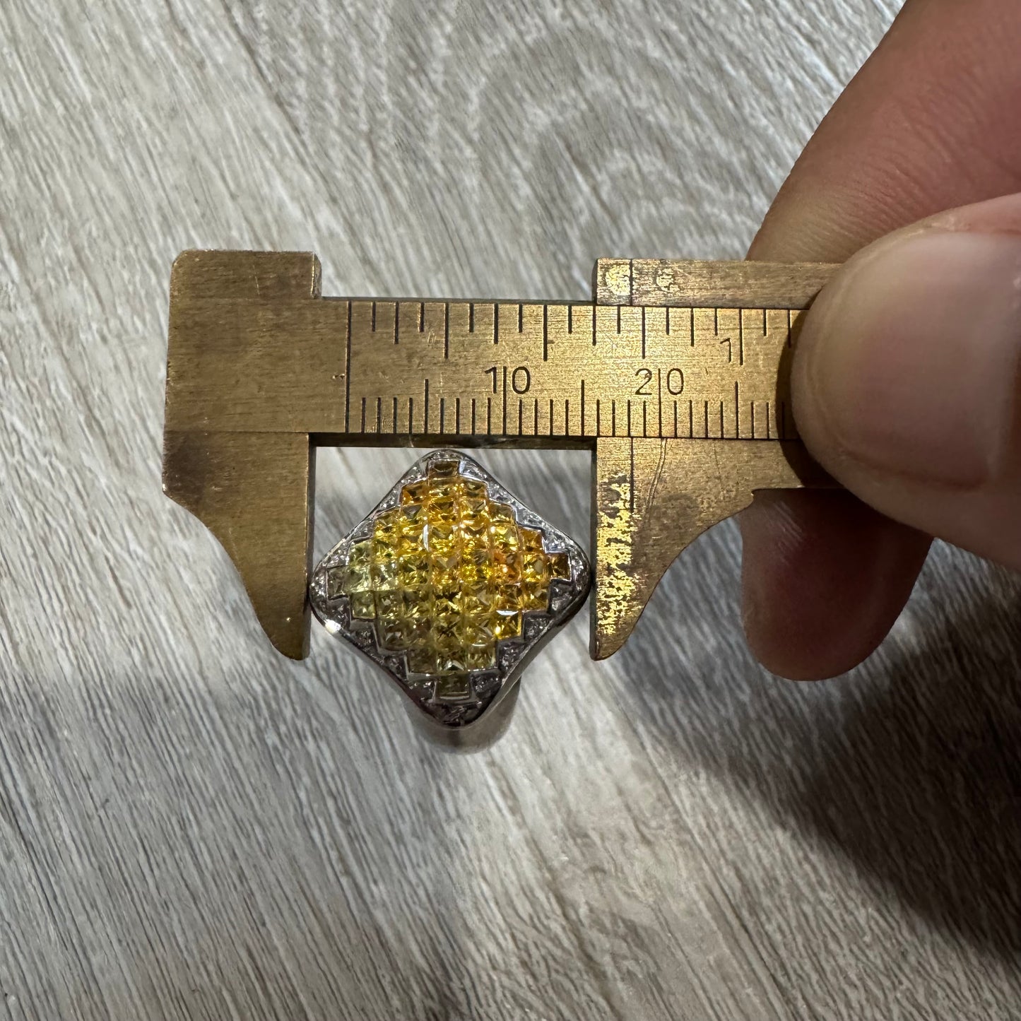 High End Designer Solid 18k White Gold 2.5ctw Natural Diamond And Yellow Sapphire “Chameleon” Ring (6.75)