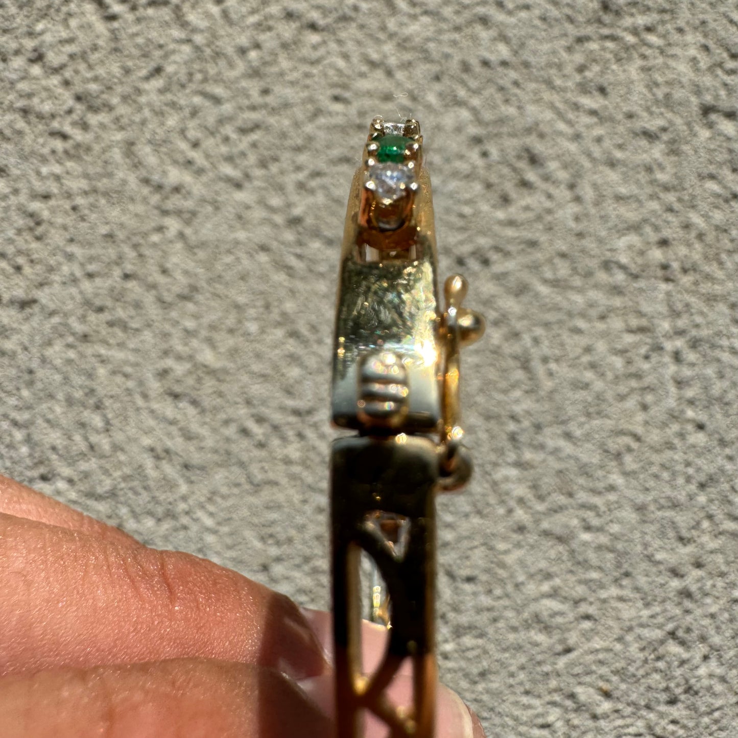 Vintage 14k Yellow Gold 1.3CTW Natural Diamond & Columbian Emerald Hinged Bangle Bracelet (6.5”)