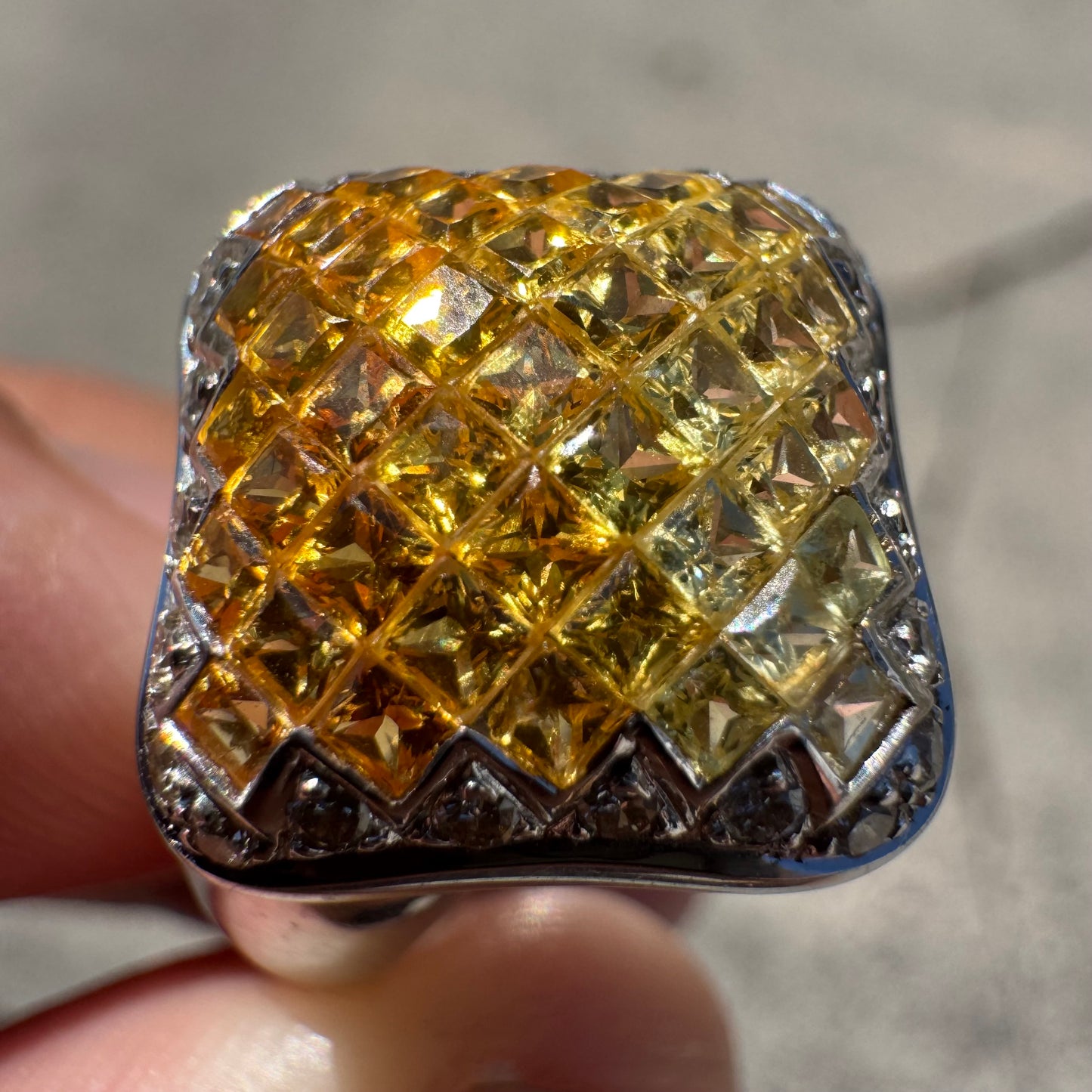 High End Designer Solid 18k White Gold 2.5ctw Natural Diamond And Yellow Sapphire “Chameleon” Ring (6.75)