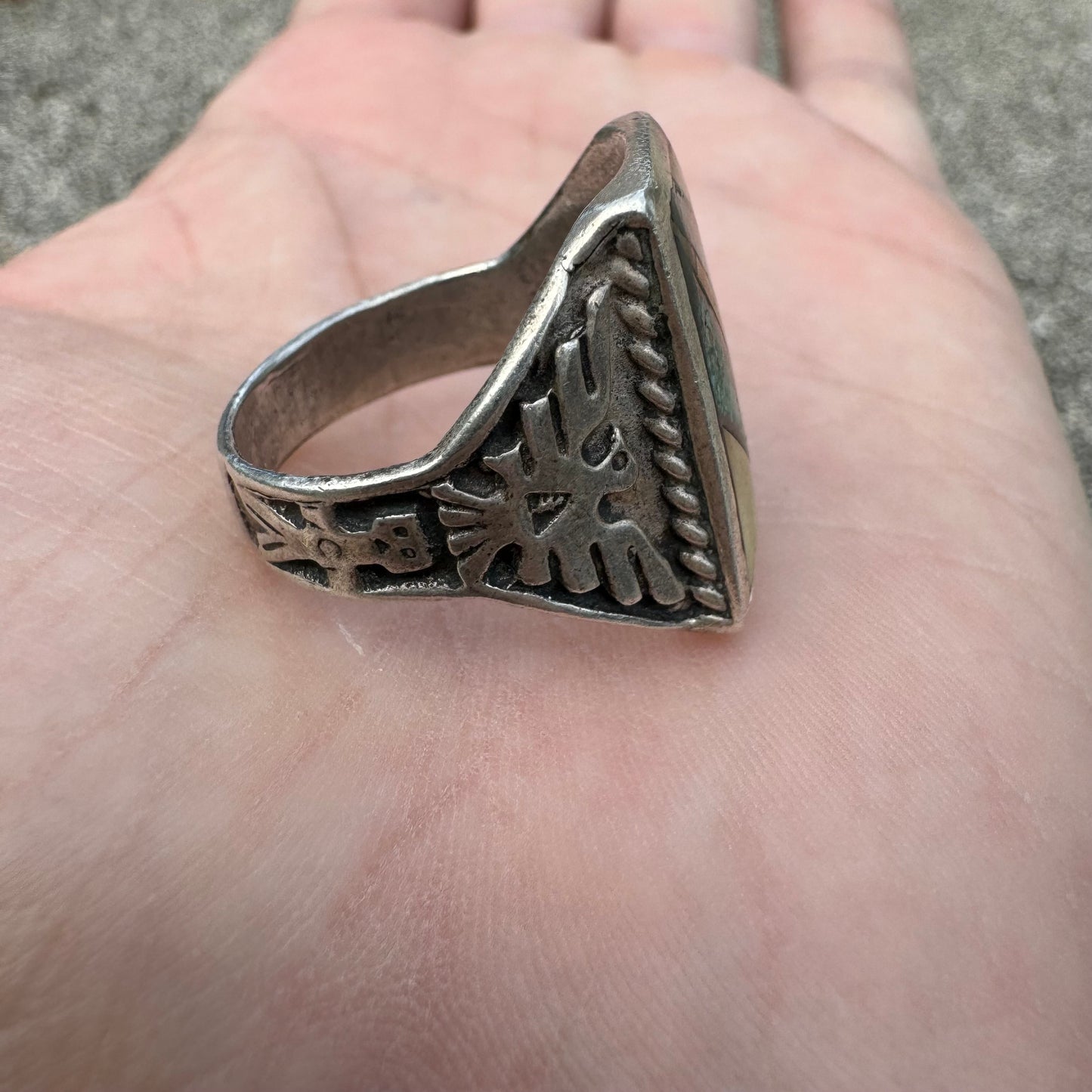 Circa 1970’s Sterling Silver Crushed Turquoise/Mother Of Pearl Inlaid Native Southwestern Thunderbird Ring (12)