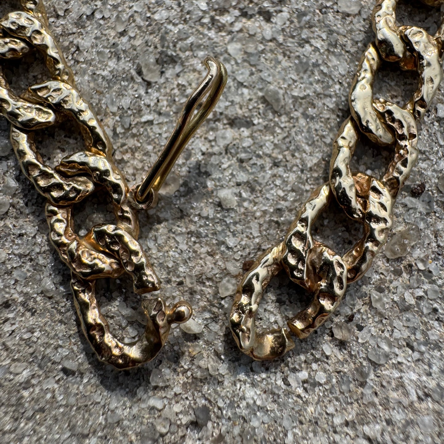Vintage Solid 14k Yellow Gold Hammered Finish Curb Link Bracelet (7.5”)