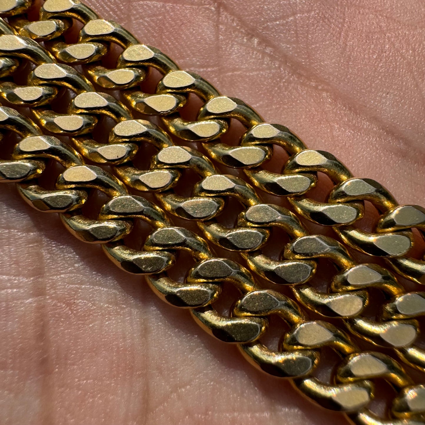 Vintage 10k Yellow Italian Gold Knife Edged Cuban Link Necklace (22”)
