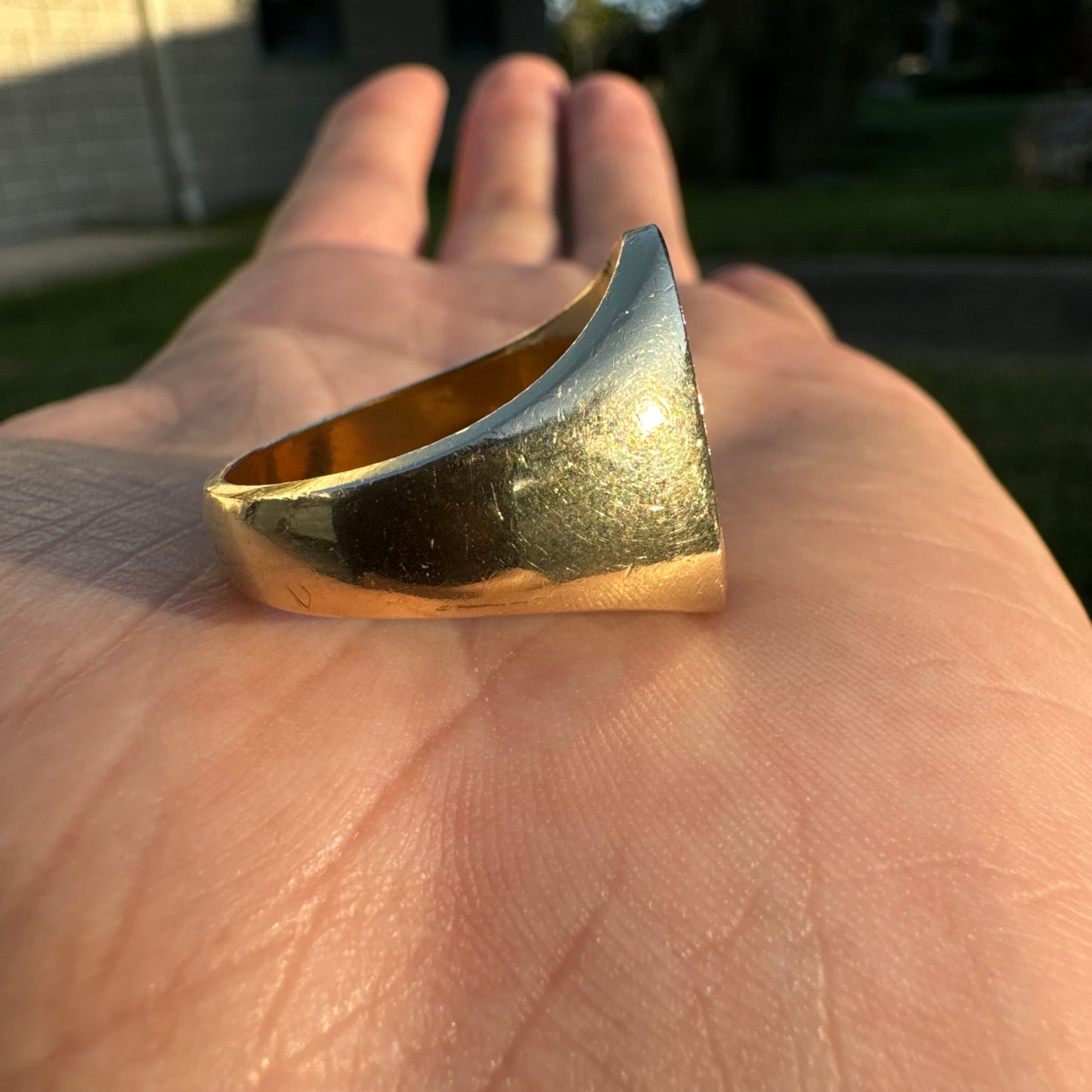 Old Solid 14k Yellow Gold Hand Chased Engraved Crest Signet Ring (10)