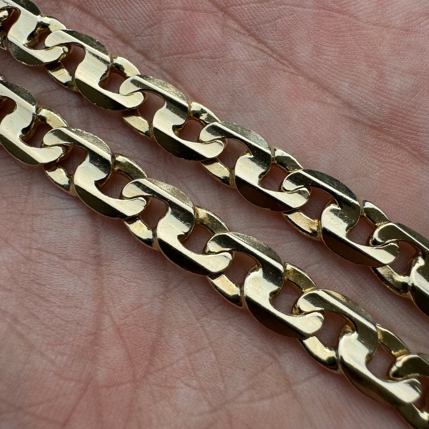 1980’s Solid 14k Yellow Italian Gold Knife Edged Figure 8 Cuban Curb Link Necklace (21”)