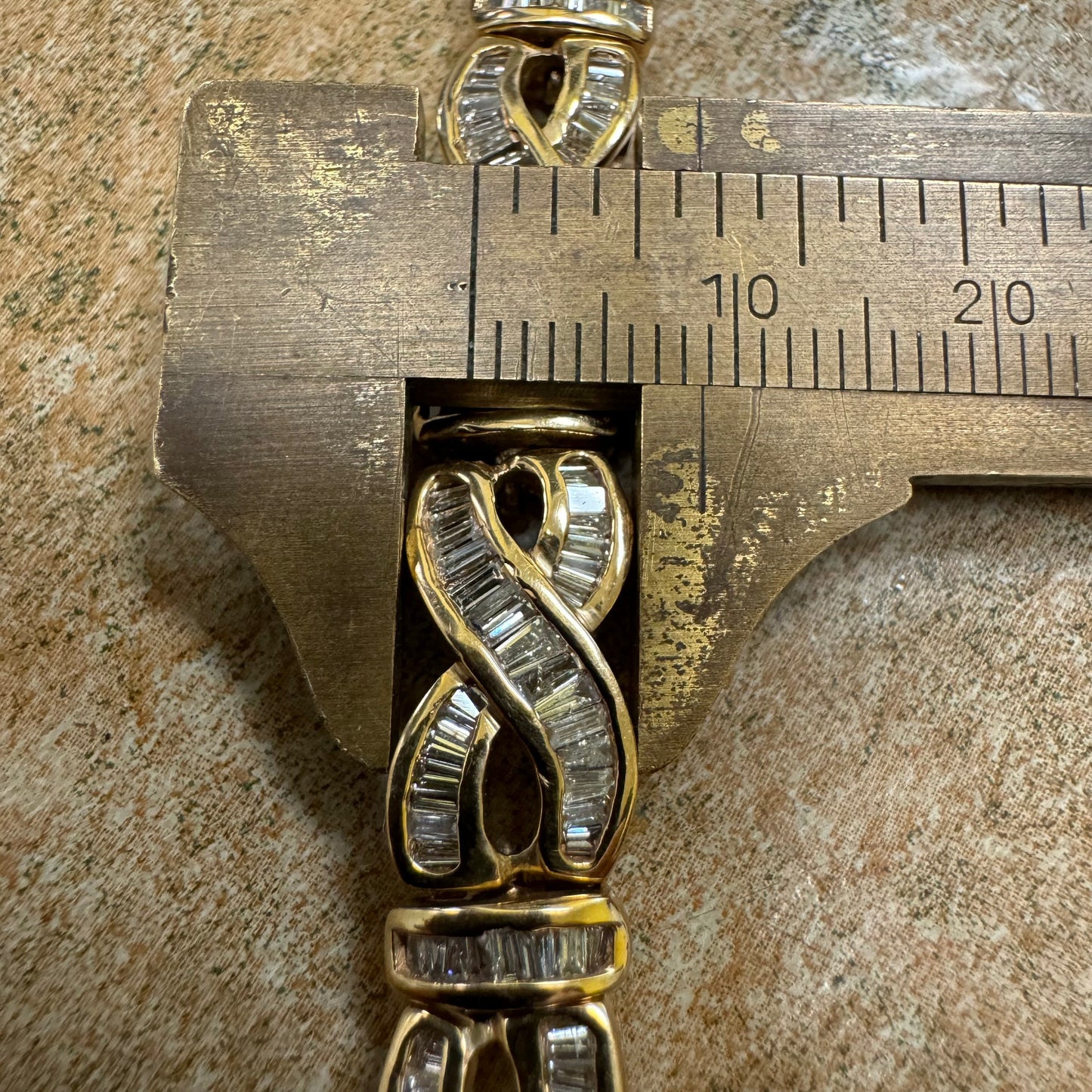 Brand New 4.0ctw Natural Baguette Diamond 14k Yellow Gold Infinity Link Bracelet (7.75”)