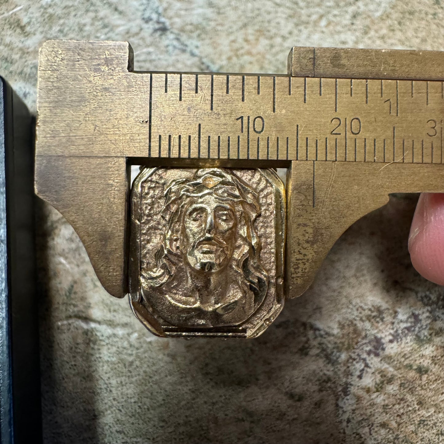 1980’s 14k Yellow Gold Jesus Piece Signet Ring (13)
