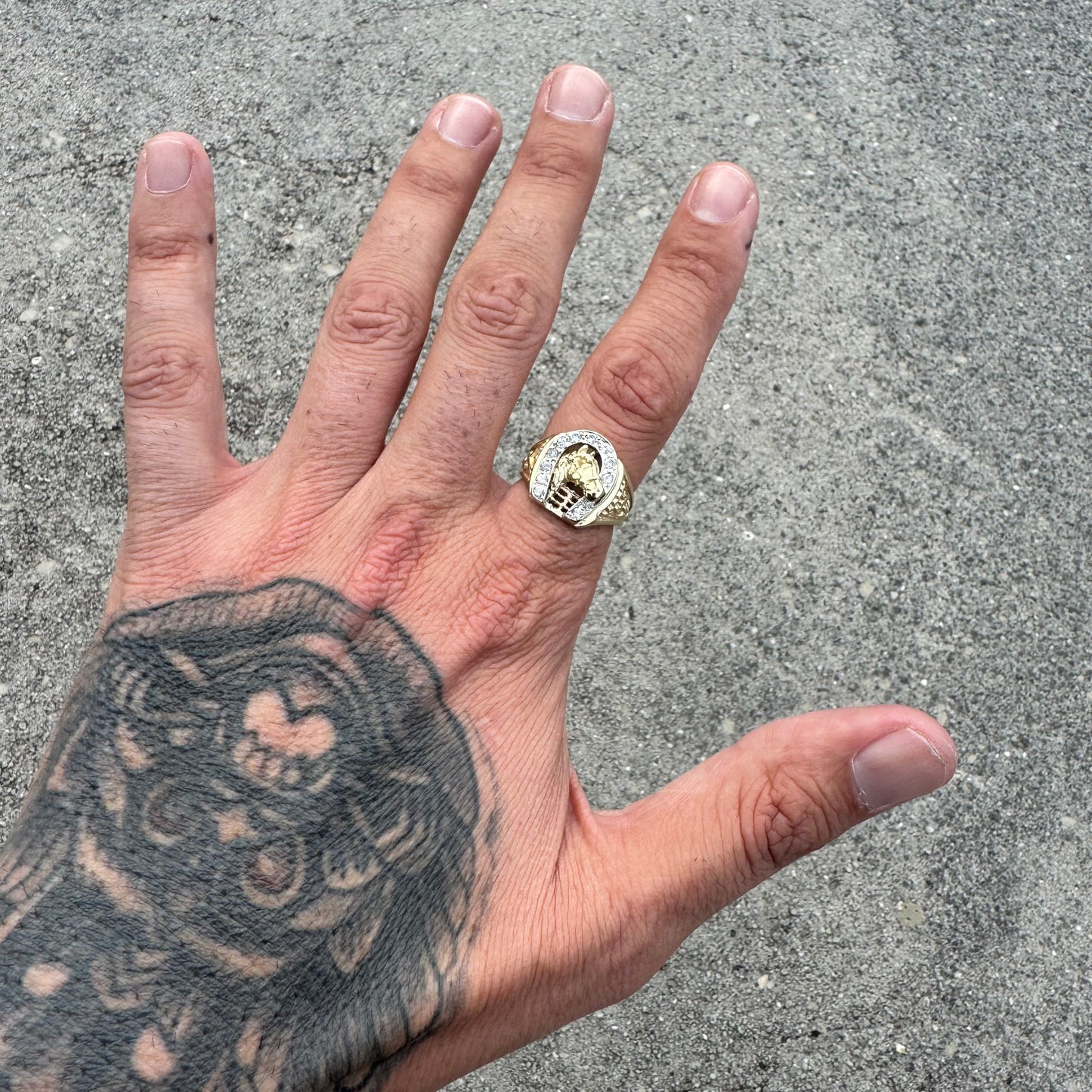 1970’s/80’s Solid 14k Gold .65ctw Natural Diamond Encrusted Good Luck Horseshoe “Gamblers” Ring (8.5)