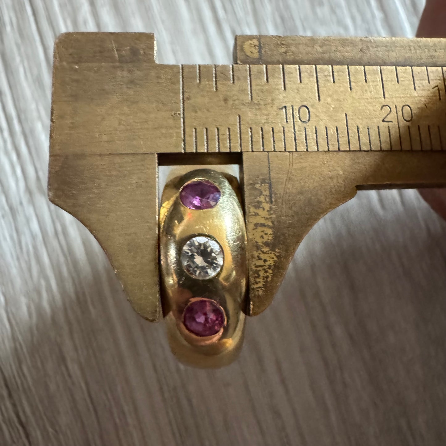 Pre-1950 Solid 18k Italian Yellow Gold .75ctw Natural Diamond And Ruby Trilogy Donut Ring (9)