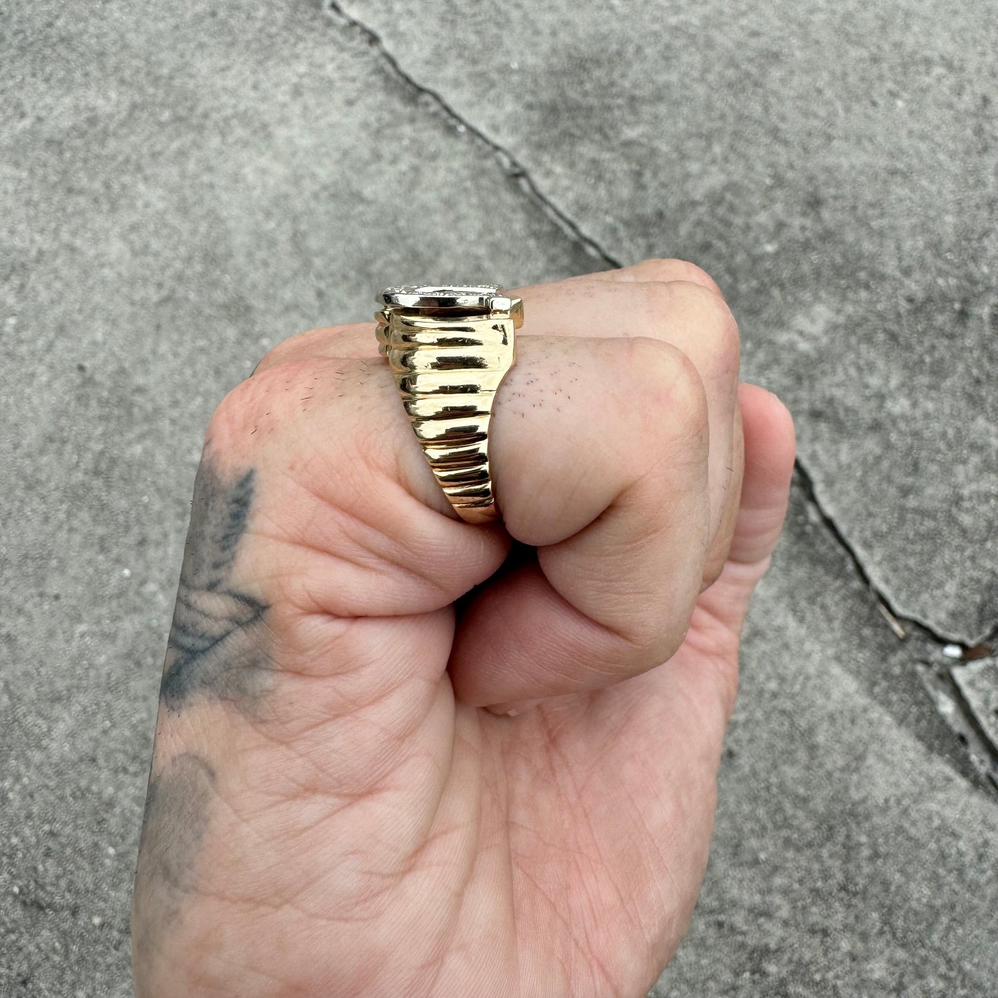 Vintage 14k Gold Natural Diamond Encrusted Lucky Double Horseshoe Ring (7.25)