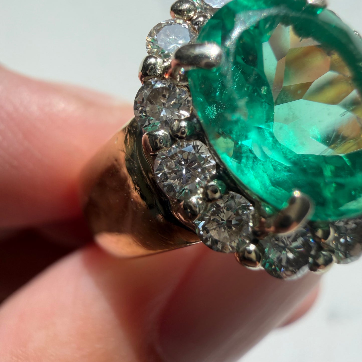 Vintage Solid 18k Yellow Gold 4.0ctw Natural Emerald Solitaire VS Diamond Halo Ring (6)