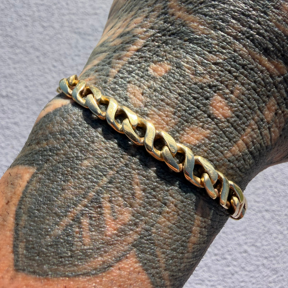 Vintage Solid 14k Yellow Gold Figure 8 Curb Link Bracelet (8.75”)
