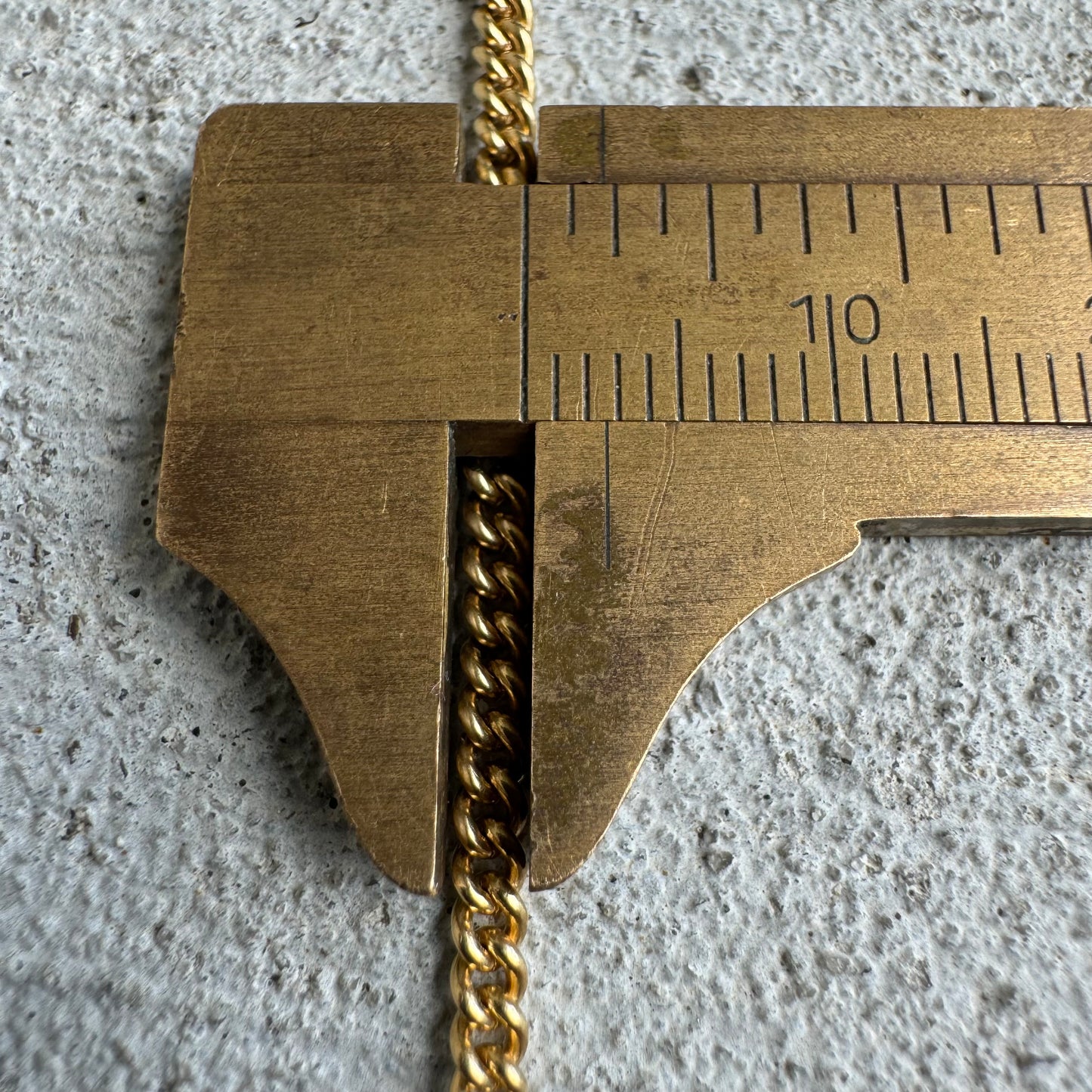 Mid-Century UnoAerre Solid 18k Yellow Gold Classic Cuban Curb Link Necklace (22”)
