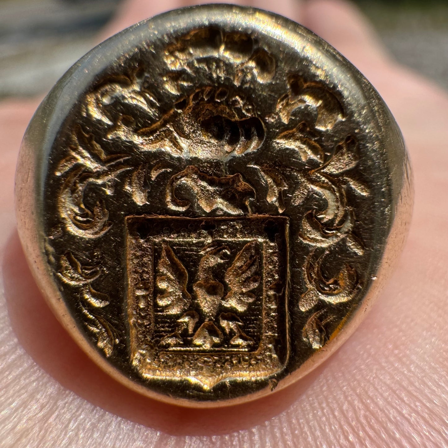 Antique Solid 14k Yellow Gold Warrior Crest Intaglio Signet Ring (7.5)