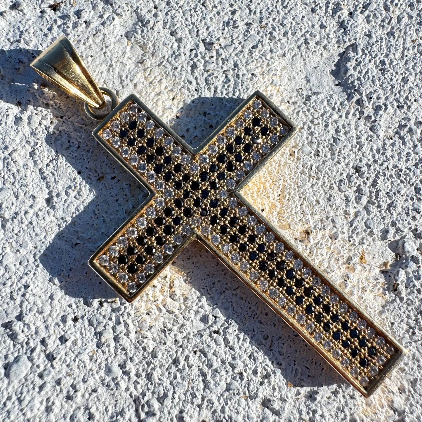 Vintage Custom Made Solid 18k Yellow Gold 2.0ctw Natural Diamond Encrusted Cross Pendant