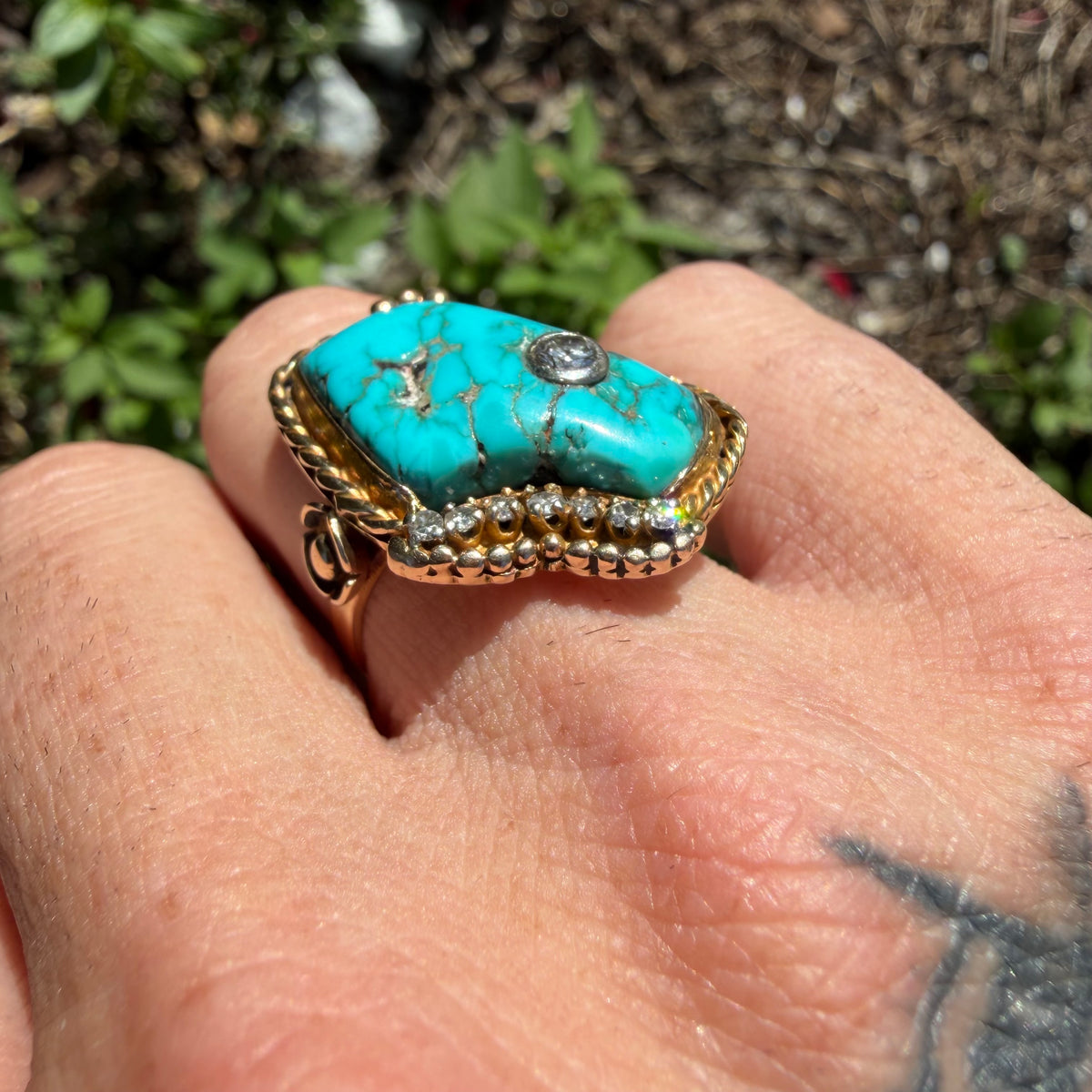 Vintage Handcrafted Solid 14k Yellow Gold Natural Diamond Set Turquoise Ring (8)
