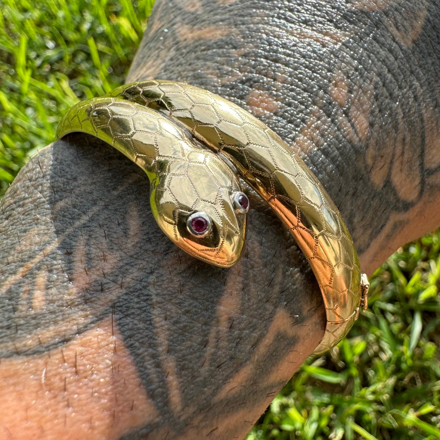 1960’s 14k Yellow Gold Hand Chased Wraparound Snake Hinged Bangle Bracelet (5.75”-6.75”)