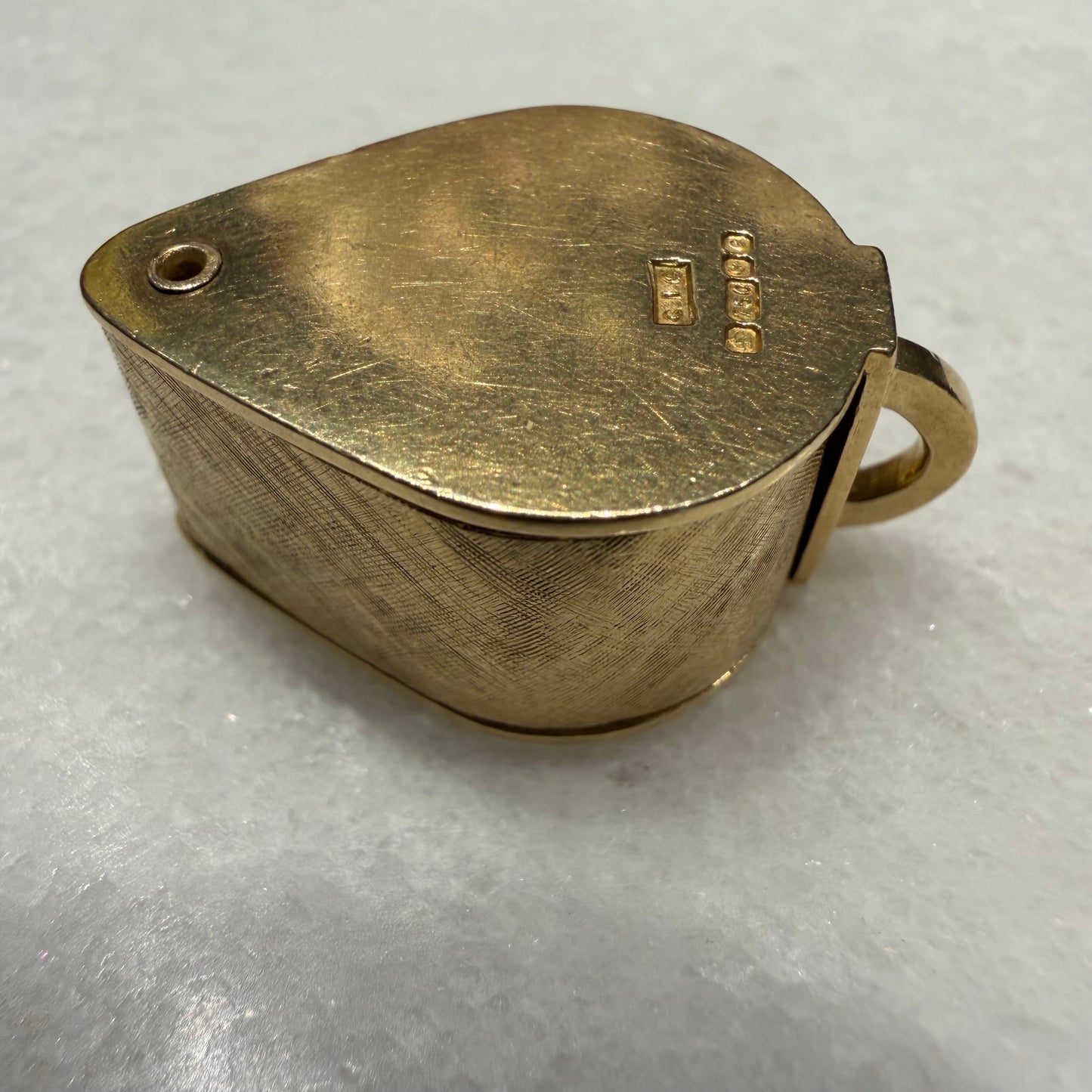 1977 Solid 18k Yellow Gold English Hallmarked Jewelers Loupe Pendant